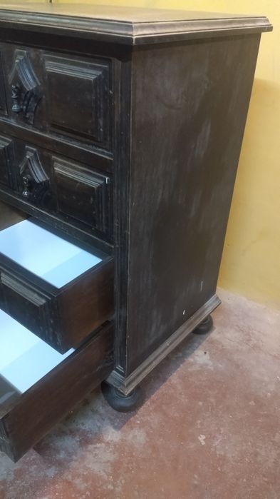 Móveis antigos em boa madeira
