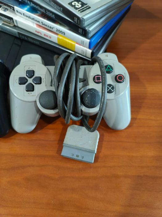 PlayStation 2 Com jogos e 2 Comandos