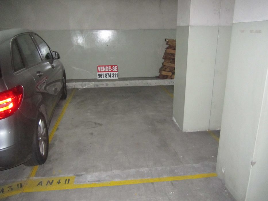 Garagem na Rua da Alegria