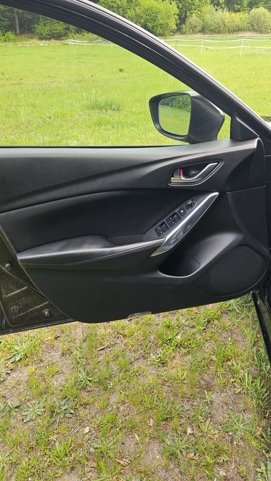 Mazda 6 czarna perła