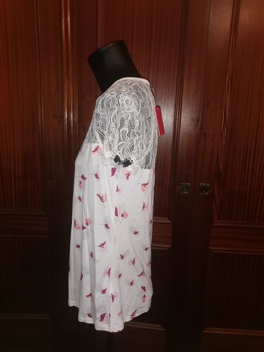 T-shirt rendada nova tamanho S