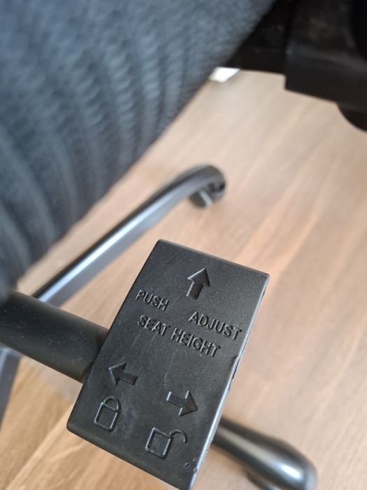 Cadeira ergonómica Kerdom 9070F – como NOVA