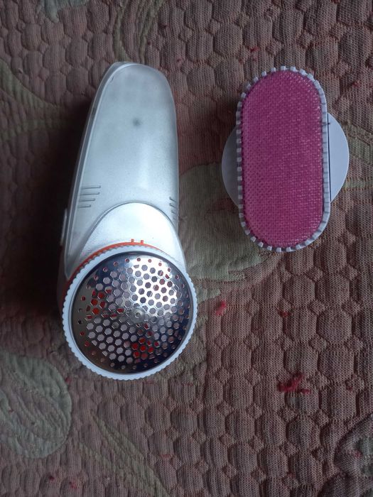 Машинка для стрижки катишків та очищення одягу