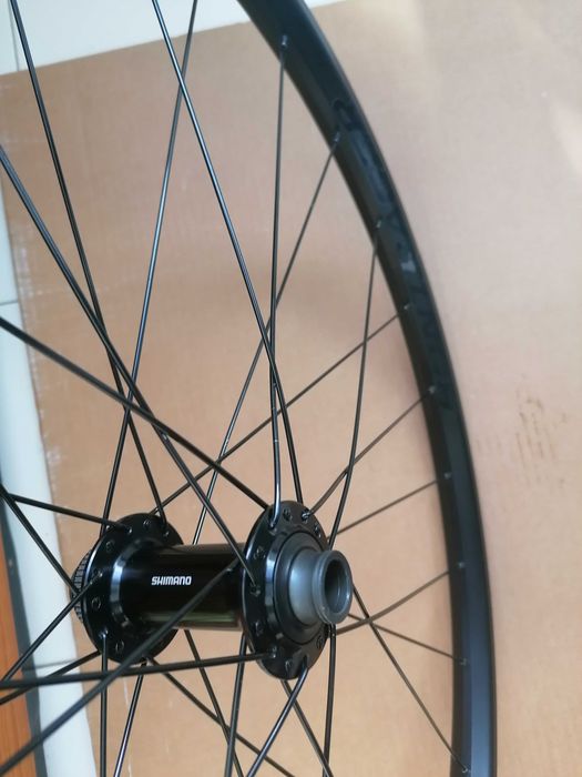 Par de rodas Bontrager TR 29"x25mm, center lock, cubo shimano MS 12V