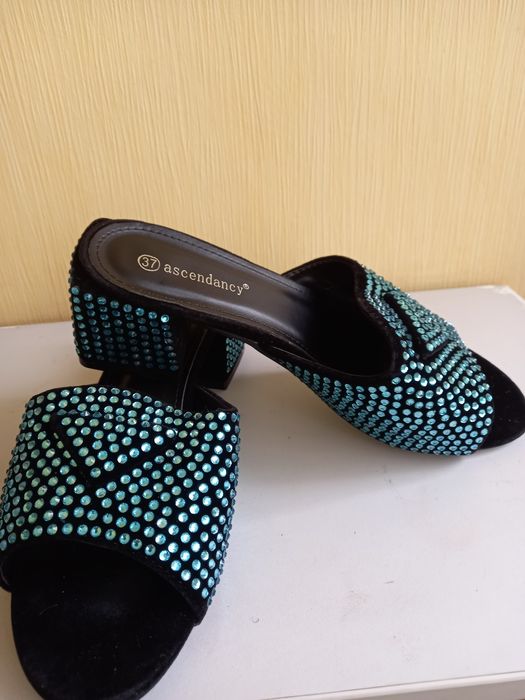 Нарядні шльопки,Туреччина. неймовірно блискучі, усі в стразах 38 розмі