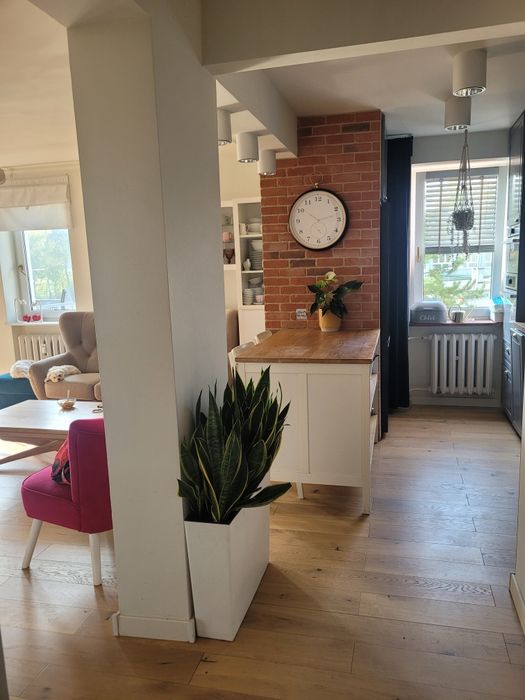 Przestronne 3 pokoje 63,37 m²  1  piętro. Ścisłe centrum Poręby!