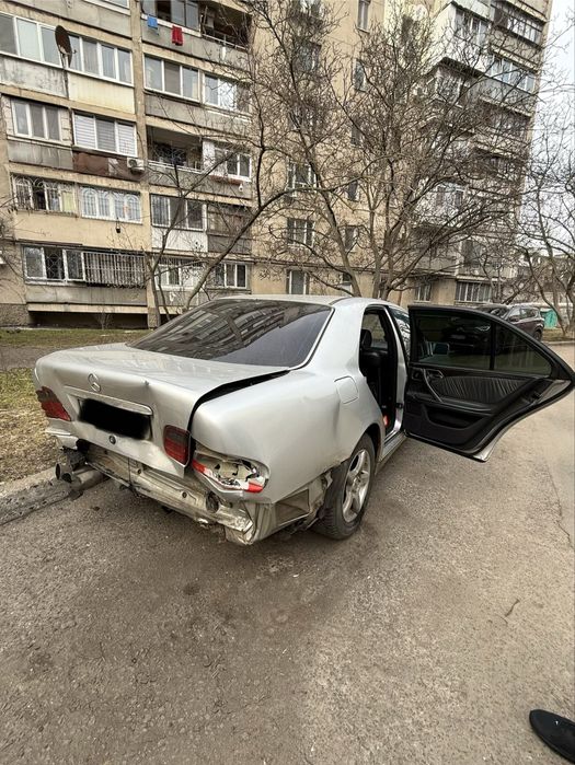 Mercedes-Benz E-Class 2010