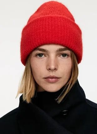 Шапка червона arket