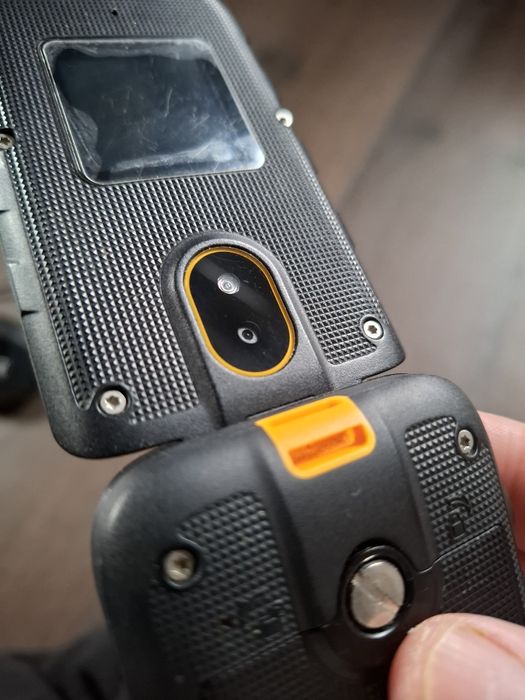 Telefon z klapką. Hammer BOW+