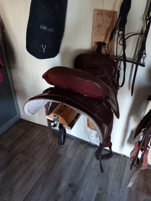 Siodło typu western rozmiar 15 cali, stan bardzo dobry, mało używane