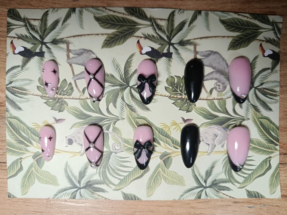 Press on nails (żelowe paznokcie)