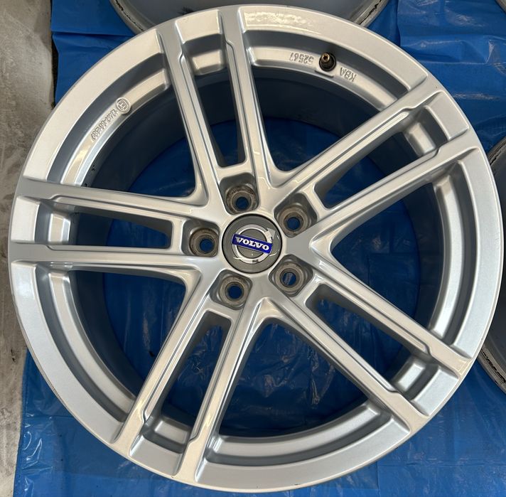 706 Felgi Aluminiowe Volvo R 18 5x108 otwór 63,3 Bardzo Ładne