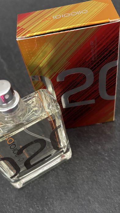 Продам molecules escentric 02, оригинал