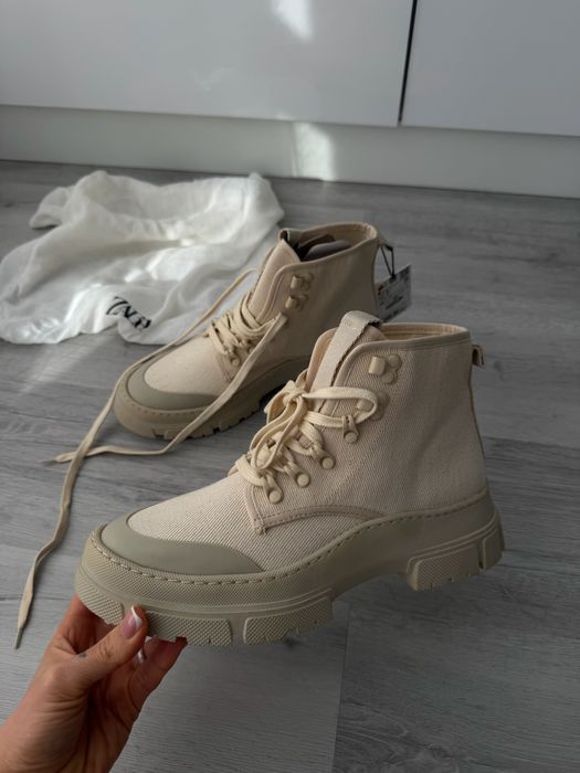 Нові черевики на шнурівках Zara