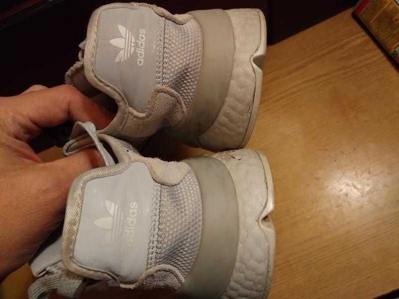 Женские кожаные кроссовки adidas