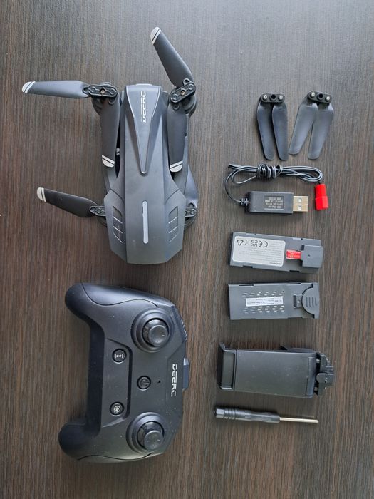 Dron z kamerą dla dzieci Deerc D70 wiek 12+ leci w jedną stronę