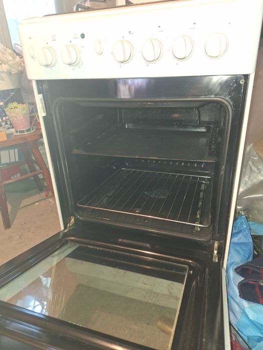 Kuchenka gazowo-elektryczna Indesit 50 cm – sprawna, piekarnik elektryczny