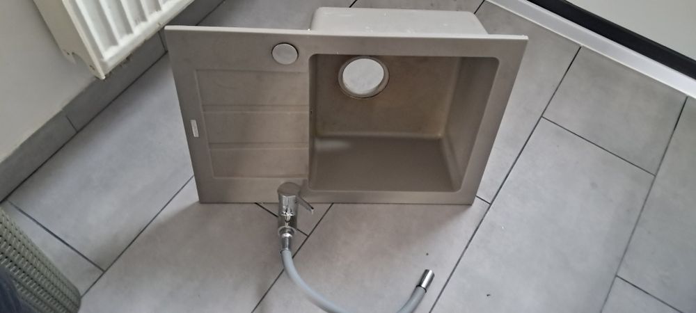 Zlew z baterią i wężykami z demontażu