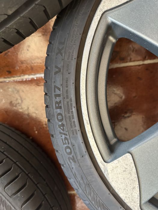 Pneus e Jantes em bom estado