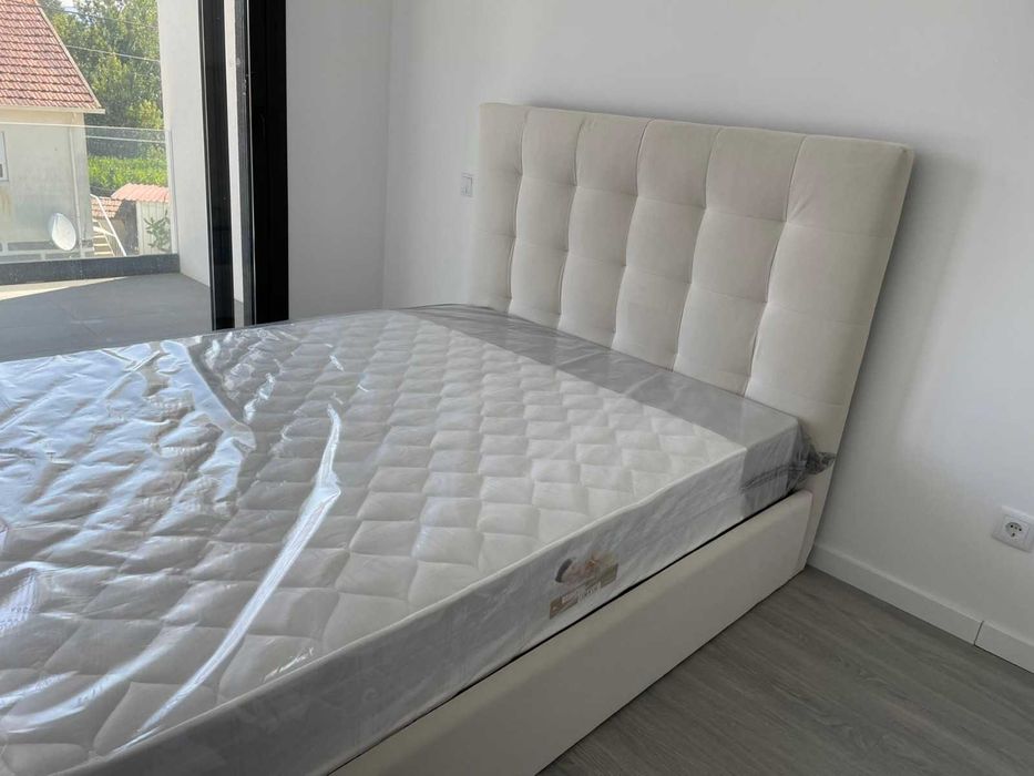 Quartos / Camas Estofadas de Alta Qualidade (consultar a descrição)