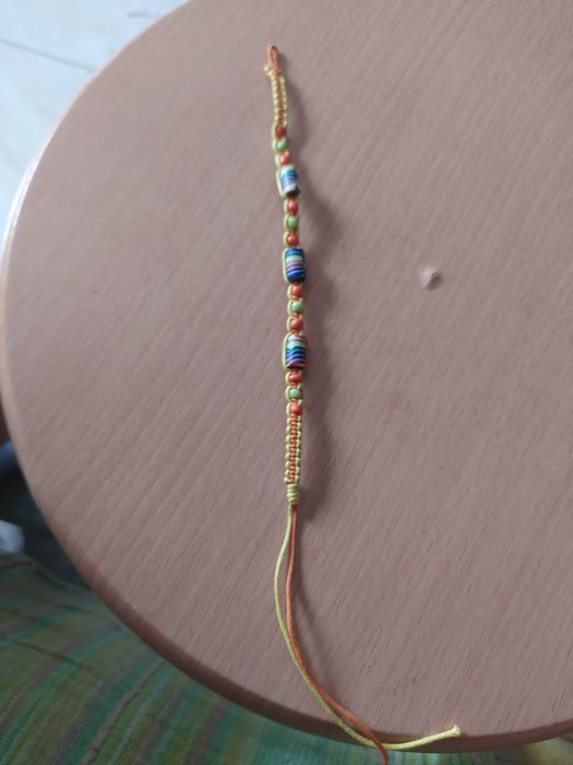 Pulseira laranja e amarelo com missangas NOVA