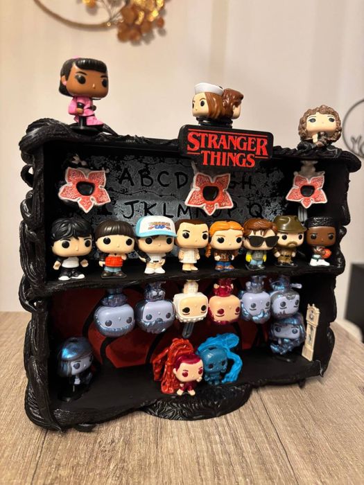 Підставка для фігурок Stranger Things Дивні дива Kinder joy
