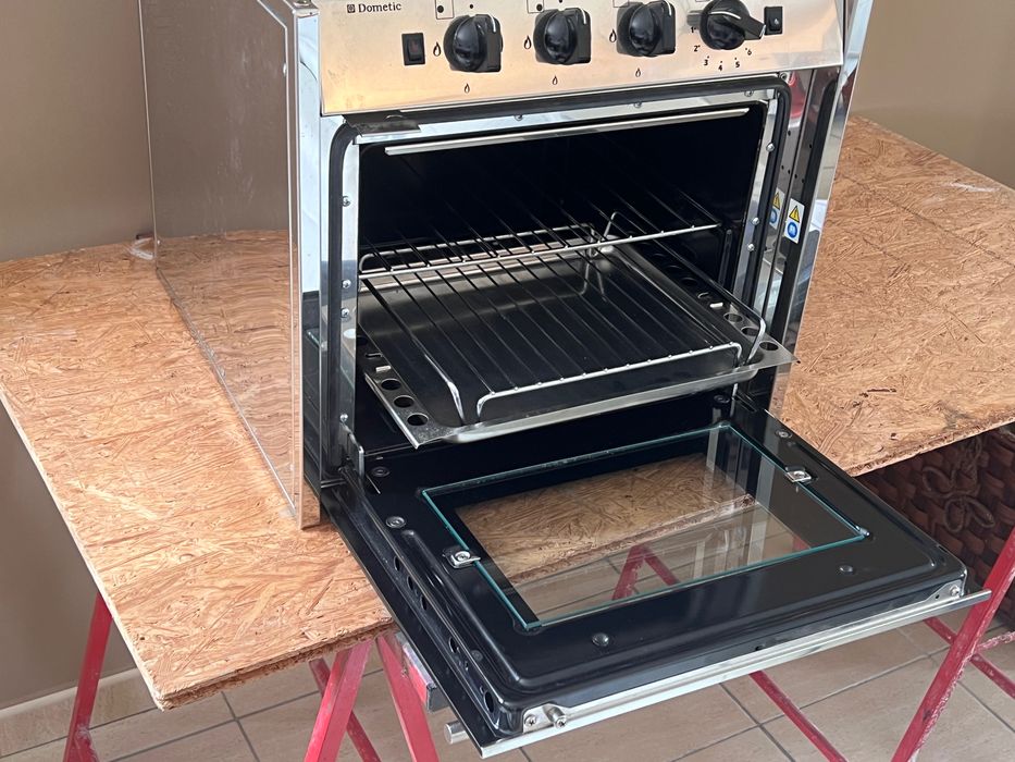 NOVO - Campismo, autocaravana, fogão a gás com forno da Dometic