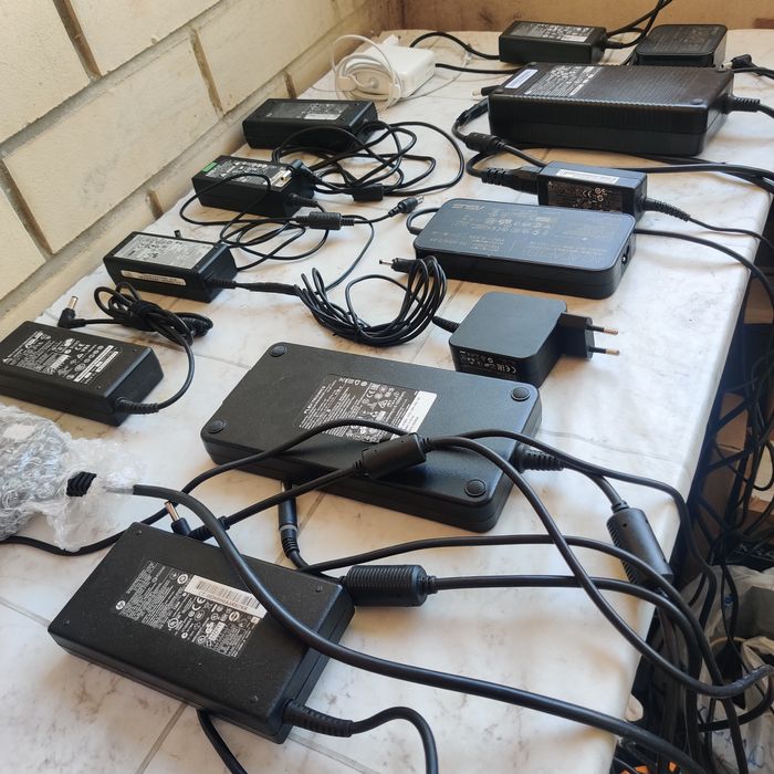 Зарядки к ноутбукам  блок питания Dell asus lenovo msi acer