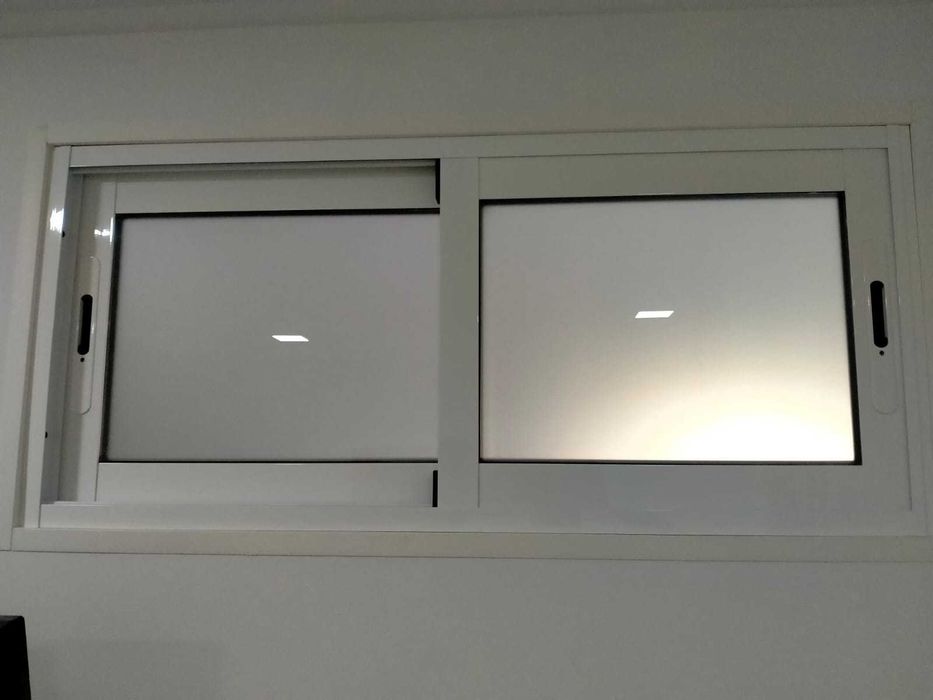 Janela em Alumínio Branco (Como Nova) 45X100