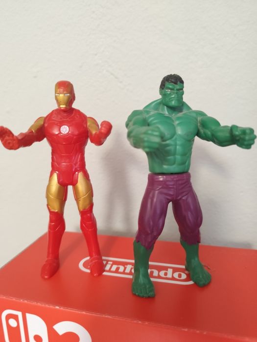 Bonecos clássicos Iron man e Hulk