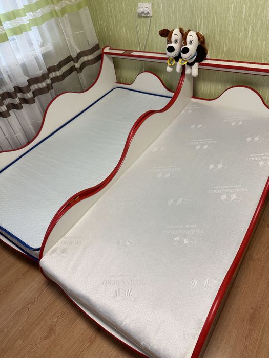 Дитячі ліжка-машинки