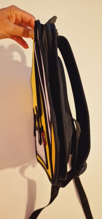 Jump from paper mochila 3D