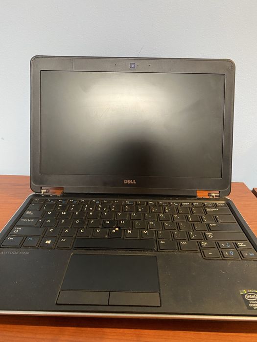 Laptop Dell Latitude e7240 - uszkodzony