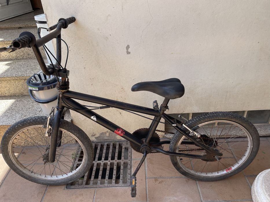 BICICLETA BMX PRETA
