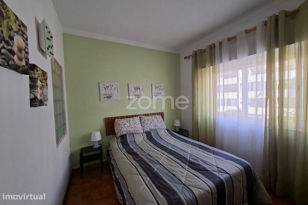 Apartamento T0+1 - Em condomínio com piscina.