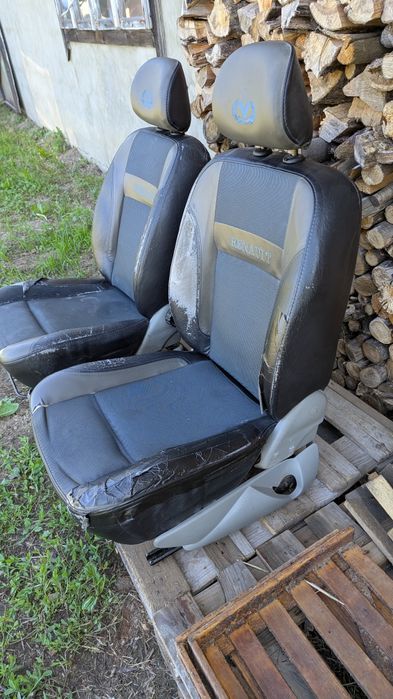 Передні крісла Renault Traffic