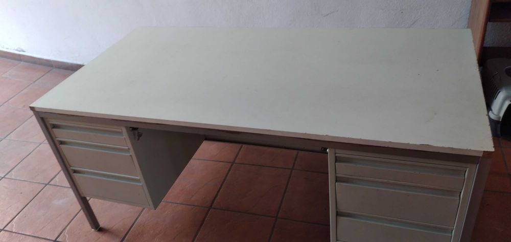 Secretária de escritório metálica Branca C/gavetas modelo grande