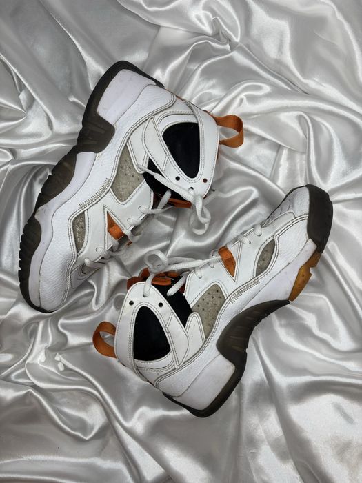 Nike air jordan jumpman two trey GS białe pomarańczowe jordany