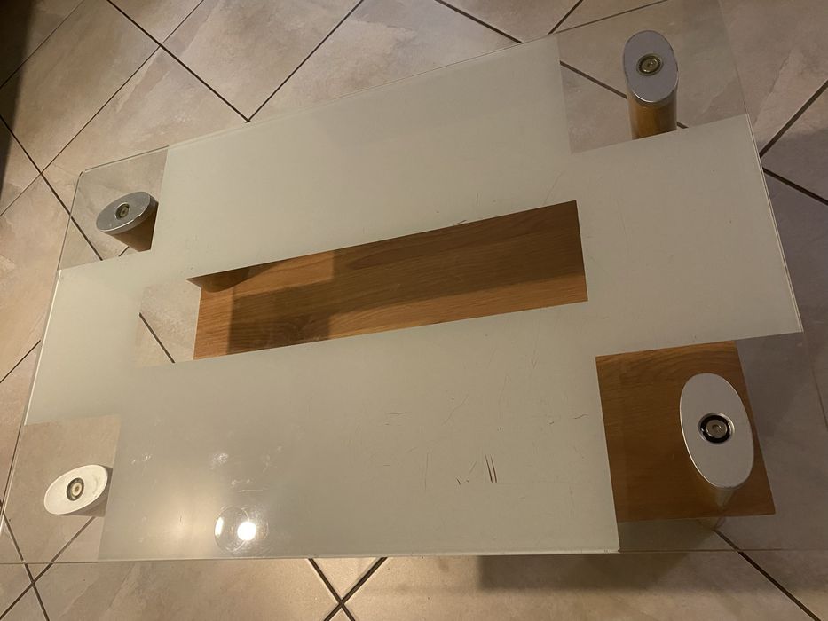 Stolik kawowy ze szklanym blatem