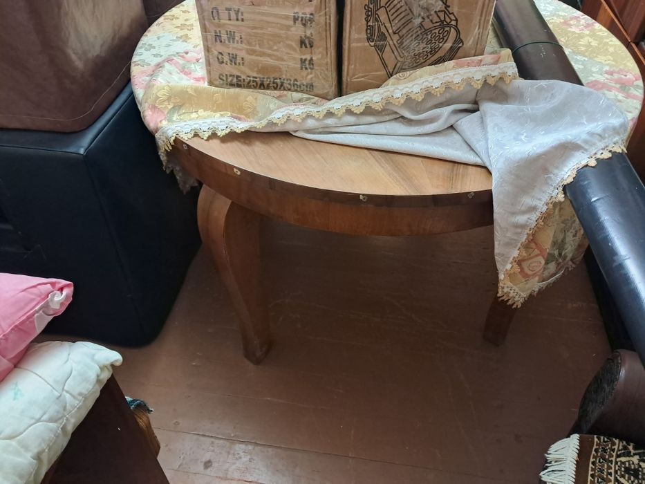 Стіл    круглий.