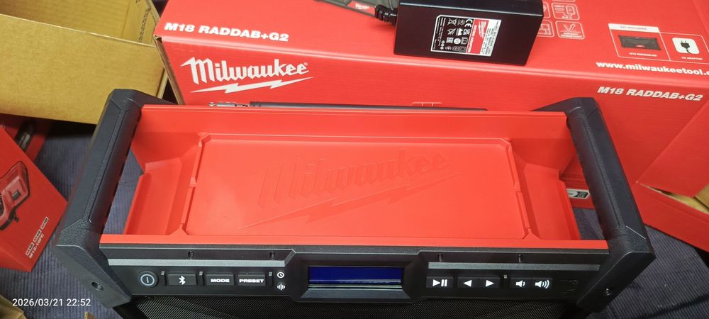 Milwaukee M18 RADDAB-G2 Bluetooth  +  akcesoria.