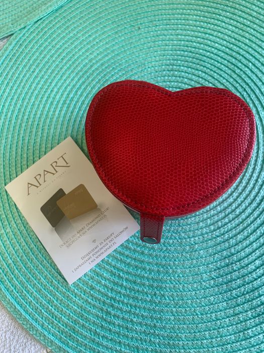 APART szkatułka na biżuterię -czerwone serduszko