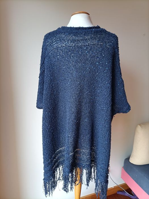 Poncho com lantejoulas