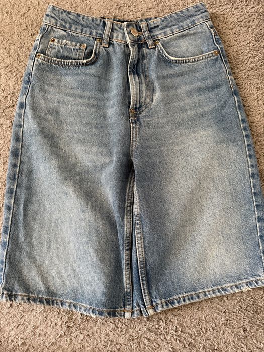 krotkie spodenki jeansowe