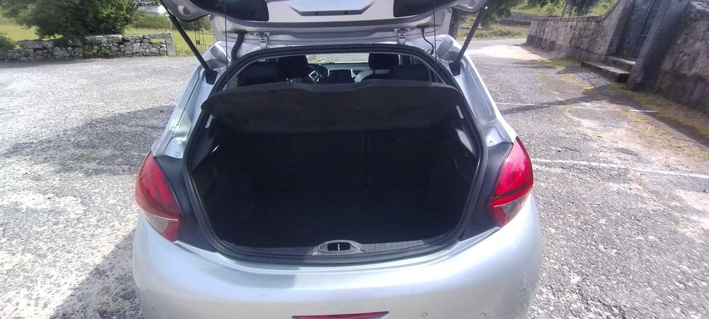 Peugeot 208 stily 1.6 bluehdi