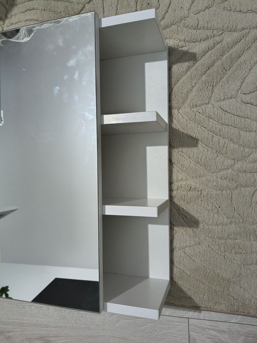 Szafka łazienkowa z lustrem