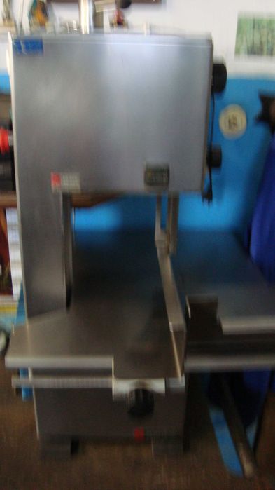 Serra  de  congelados  para  peixaria  ou  talho  monofásica