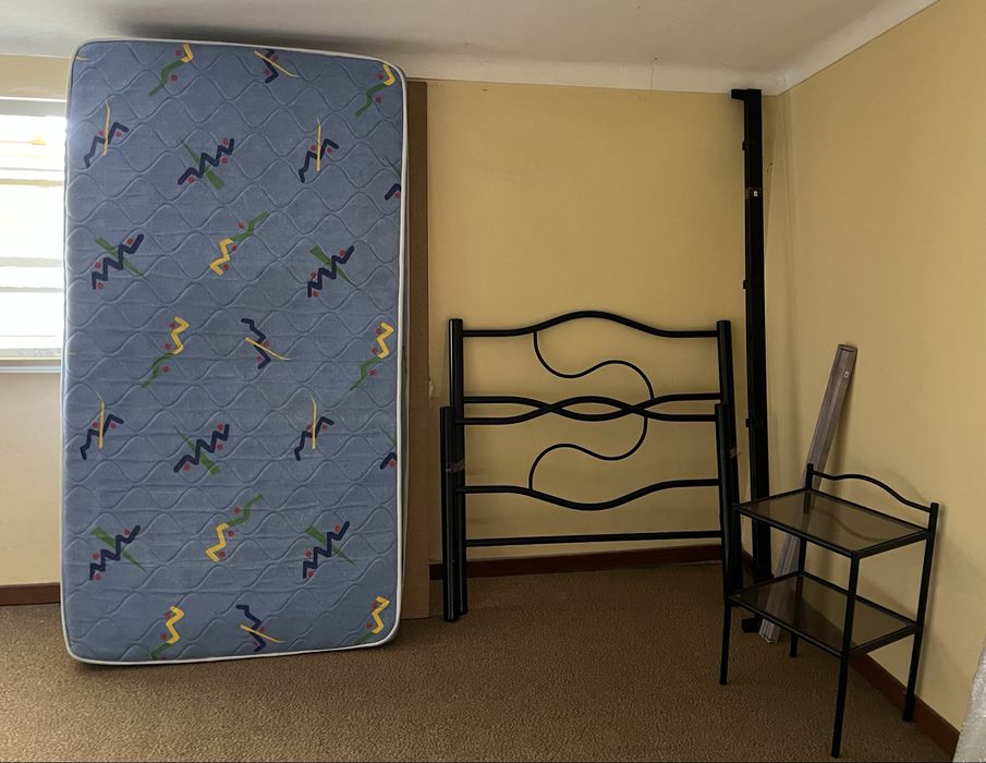 Cama individual e mesa de cabeceira - Recheio de casa total - 8