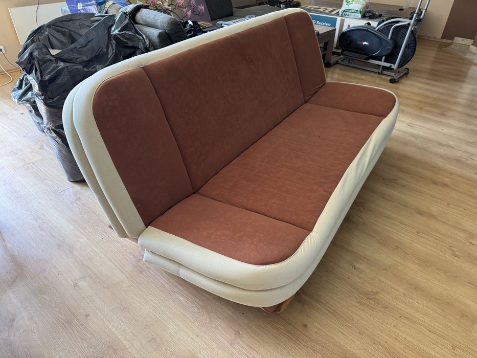 Wersalka rozkładana z pojemnikiem