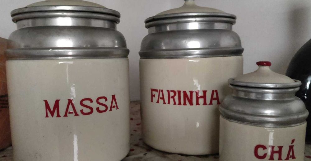 lata de esmalte e aluminio vintage